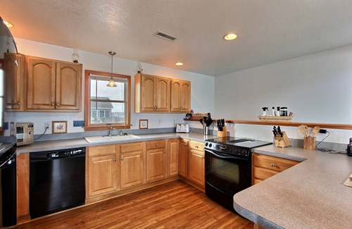 Buxton Casa | Dog-Friendly, Ocean View House w/ AC, Private Hot Tub, Shared Pool, Private W/D
