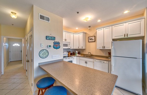 Hatteras Condominio | Dog-friendly oceanfront condo with balcony, outdoor pool, hot tub, and central AC