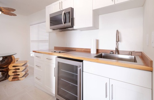 Kuliouou - Kalani Iki Casa | Dog-friendly oceanfront estate with a pool, hot tub, lanai, & private beach