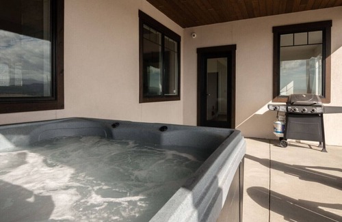Buena Vista Casa | Dog Friendly Private Partial Home w/ AC & Hot Tub