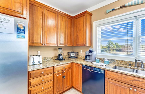Sea Palm Village Casa | Dog-Friendly, Resort Pool, Free Beach Gear, 2-min Walk To Beach!