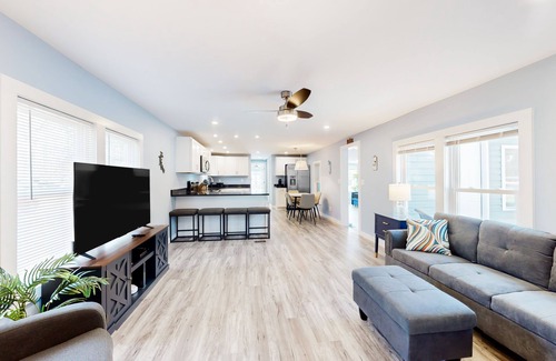 Frankford Casa | Dog-friendly renovated Plantation Park home with deck, grill, W/D, & AC