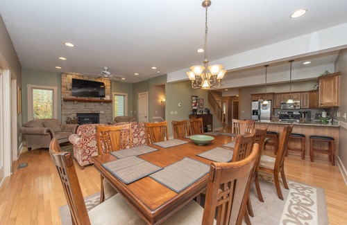 Thayerville Casa | New! Restful Retreat: Lake Area, Dogs Welcome, Hot Tub!