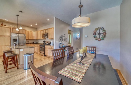 Salida Condominio | River Livin'- ¡Nuevo condominio en el centro, en el río Arkansas!