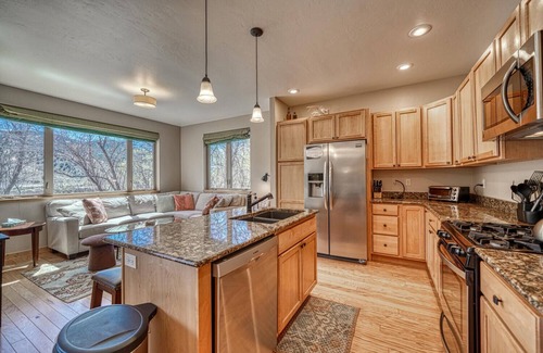 Salida Condominio | River Livin'- ¡Nuevo condominio en el centro, en el río Arkansas!