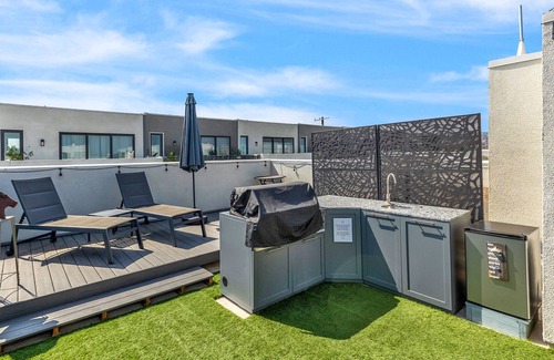 Central San Pedro Casa | Dog-friendly San Pedro home with deck, outdoor kitchen, AC, & washer/dryer