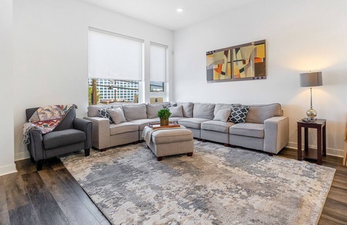 Central San Pedro Casa | Dog-friendly San Pedro home with deck, outdoor kitchen, AC, & washer/dryer