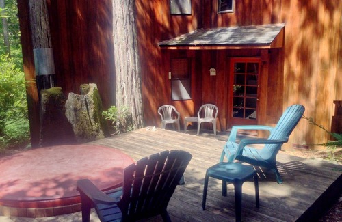 Sea Ranch Casa | Escapada de secuoyas aislada que admite perros con bañera de hidromasaje privada