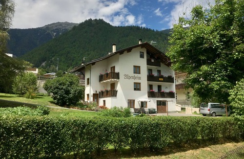 Tubre Apartamento | Dog-friendly Sesvenna vacation apartment on the first floor