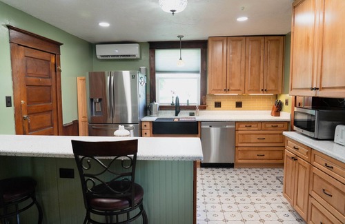 Woodstock Casa | Dog-friendly small-town charm near mountains and wineries with 4 bedrooms