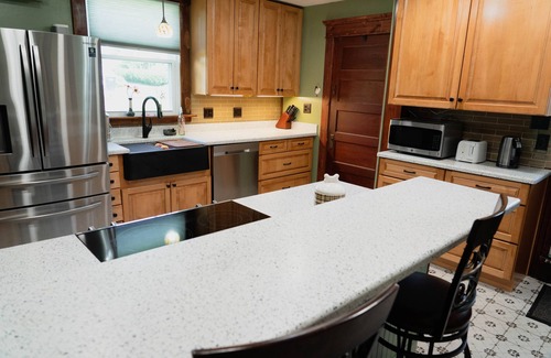 Woodstock Casa | Dog-friendly small-town charm near mountains and wineries with 4 bedrooms