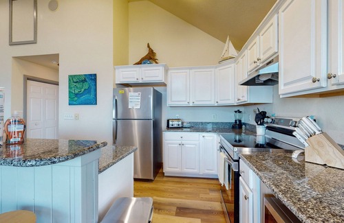 Buxton Casa | Dog-friendly, sound-front home with 2 sundecks, fireplace, & private hot tub