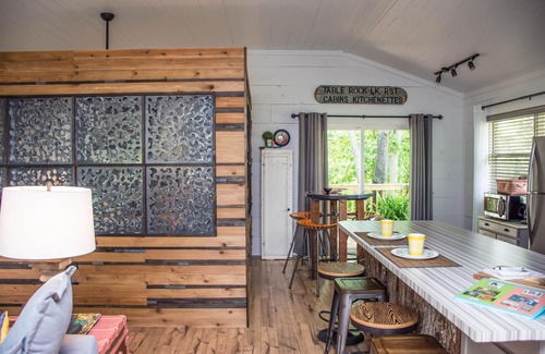 Eagle Rock Apartamento | Estudio que admite mascotas, terraza con vista al lago, cerca de Eureka Springs, Wi-Fi gratis