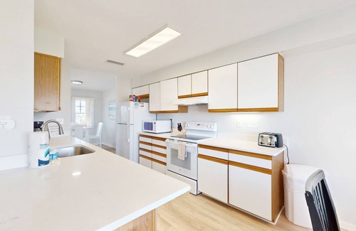 Buxton Casa | Dog-friendly townhouse with fast WiFi, shared pool, AC, W/D & ocean views
