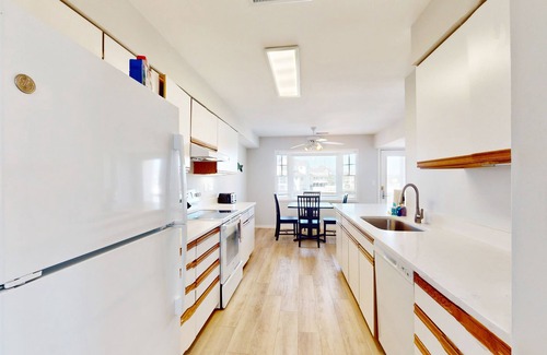 Buxton Casa | Dog-friendly townhouse with fast WiFi, shared pool, AC, W/D & ocean views