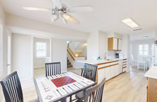 Buxton Casa | Dog-friendly townhouse with fast WiFi, shared pool, AC, W/D & ocean views