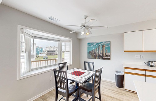 Buxton Casa | Dog-friendly townhouse with pool access, washer/dryer, fast WiFi, AC & ocean view