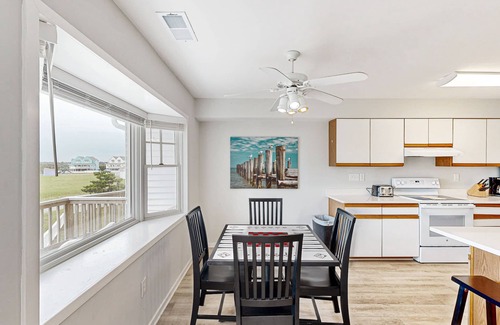 Buxton Casa | Dog-friendly townhouse with pool access, washer/dryer, fast WiFi, AC & ocean view