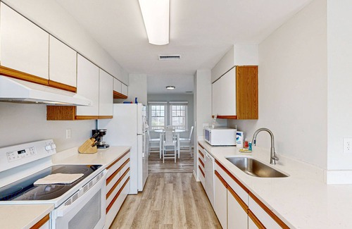 Buxton Casa | Dog-friendly townhouse with pool access, washer/dryer, fast WiFi, AC & ocean view