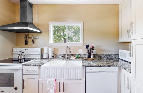 Atlantic Beach Casa | Dog-friendly home near the ocean with central AC, WiFi, & washer/dryer