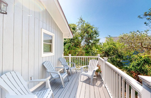 Atlantic Beach Casa | Dog-friendly home near the ocean with central AC, WiFi, & washer/dryer