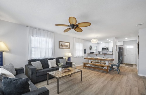 Silver Sands Casa | Dog Friendly, Free Golf Cart, 5 min to the beach, Fast WIFI, Snowbird Specials