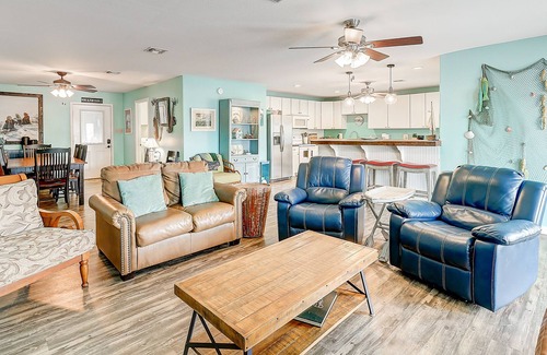 Palm Harbor Casa | Dog-friendly, waterfront home with a dock, fast WiFi, central AC, & fenced yard