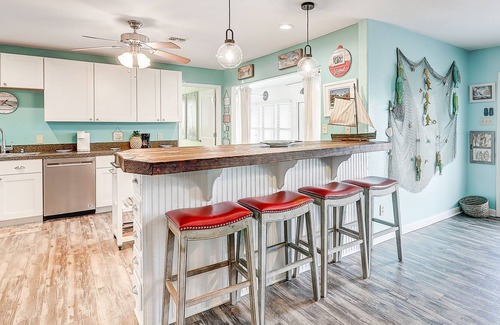 Palm Harbor Casa | Dog-friendly, waterfront home with a dock, fast WiFi, central AC, & fenced yard