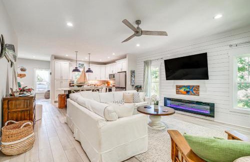 Myrtle Grove Casa | Dog-Friendly Wilmington Retreat about 7 Mi to Beach!