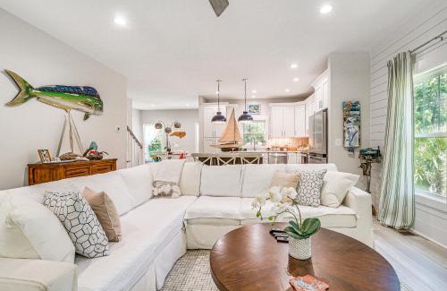 Myrtle Grove Casa | Dog-Friendly Wilmington Retreat about 7 Mi to Beach!