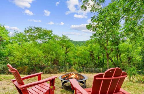 Baker Chalet De Esquí | Dog Friendly with Fire Pit and Yard by the River