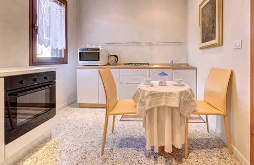 Santa Croce Apartamento | DOGE SPIRAL STAIRS gorgeous, historical, 4pax