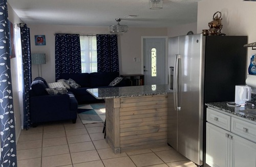 Whitney Beach Casa | Dogs and cats friendly renovated duplex 5 min drive from the beach