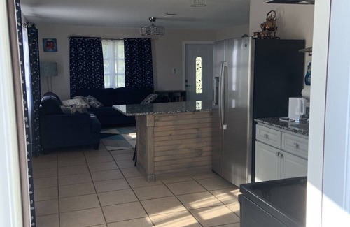 Whitney Beach Casa | Dogs and cats friendly renovated duplex 5 min drive from the beach
