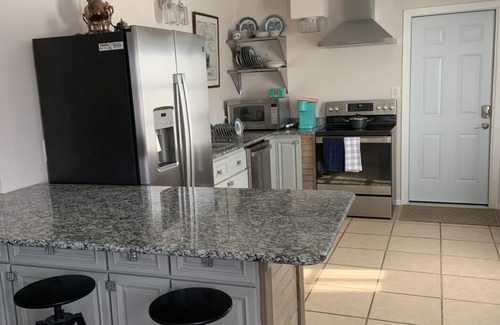 Whitney Beach Casa | Dogs and cats friendly renovated duplex 5 min drive from the beach