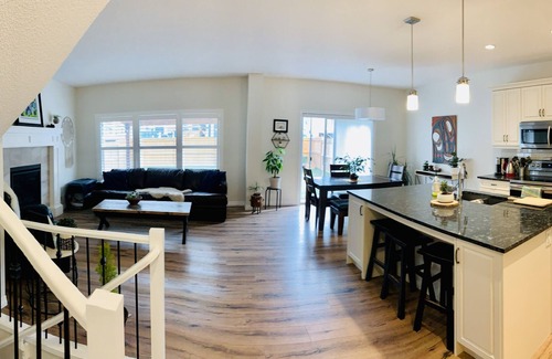Cochrane Casa | Dogs are welcome in our family friendly 3 bedroom home