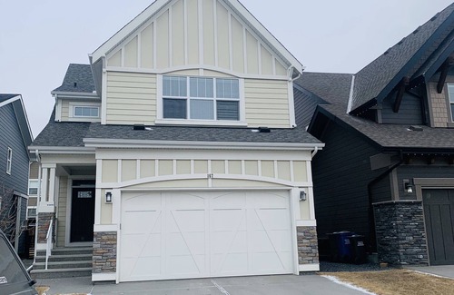 Cochrane Casa | Dogs are welcome in our family friendly 3 bedroom home