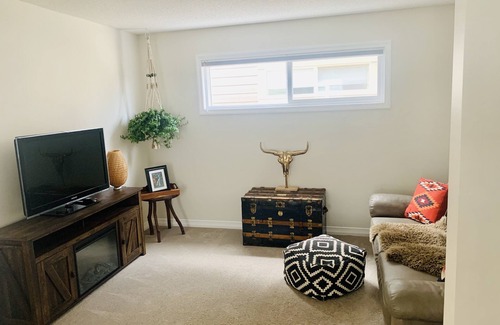 Cochrane Casa | Dogs are welcome in our family friendly 3 bedroom home