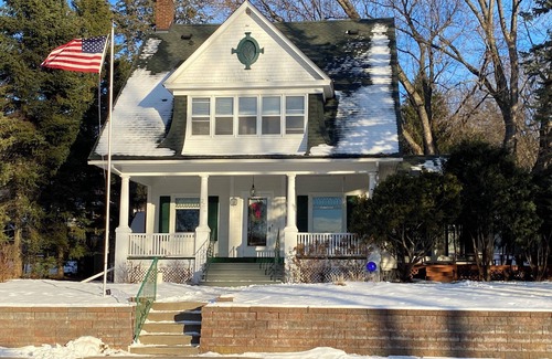 Almelund Casa | Dogs O.K Historic River Home: 6 Beds, 4 Bedrooms, 10 People,