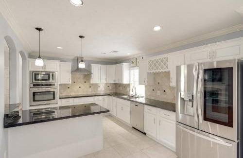 George Bush Park/Eldridge Casa | Dogs Welcome, Fenced Yard Richmond Retreat!