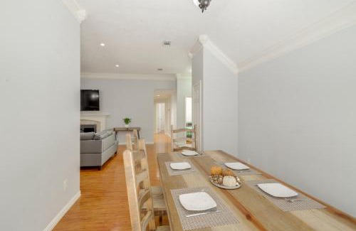George Bush Park/Eldridge Casa | Dogs Welcome, Fenced Yard Richmond Retreat!