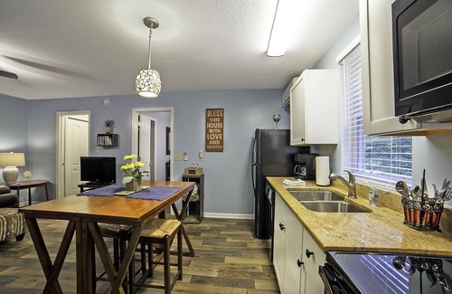 Avery Creek Casa | Dogwood Cottage - A perfect AVL couples escape