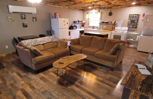 Beersheba Springs Cabina | Dogwood-dog friendly, homestead w/ livestock, quiet, relaxing, hiking, Caverns
