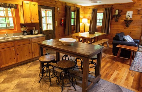 Logan Cabina | Dogwood | Hocking Hills