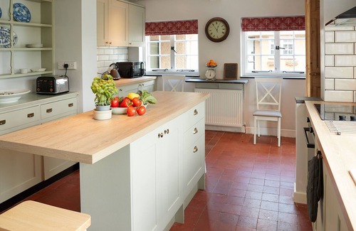 Trefnant Cabaña | Dolbelidr is a charming Grade II arts and crafts style house set in the beautiful vale of Clwyd, mak