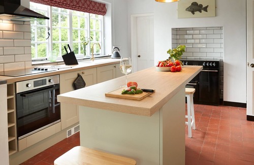 Trefnant Cabaña | Dolbelidr is a charming Grade II arts and crafts style house set in the beautiful vale of Clwyd, mak