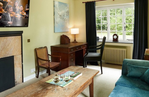 Trefnant Cabaña | Dolbelidr is a charming Grade II arts and crafts style house set in the beautiful vale of Clwyd, mak
