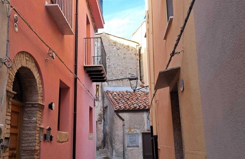 Isnello Apartamento | Dolce-Giardino Studio, Cosy Retreat in Scenic Isnello
