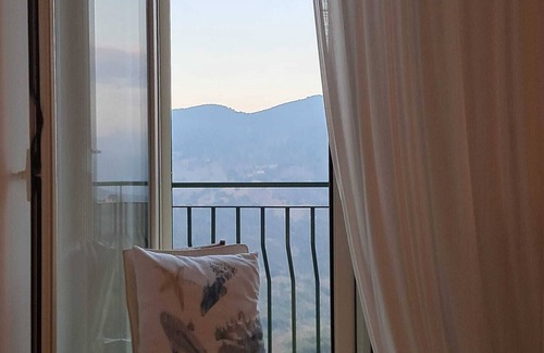 Isnello Apartamento | Dolce-Vista, Spacious 3 Bed Apartment with Panoramic Views