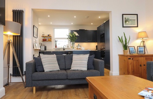 Cemaes Bay Cabaña | DOLFOR, pet friendly, country holiday cottage in Cemaes Bay